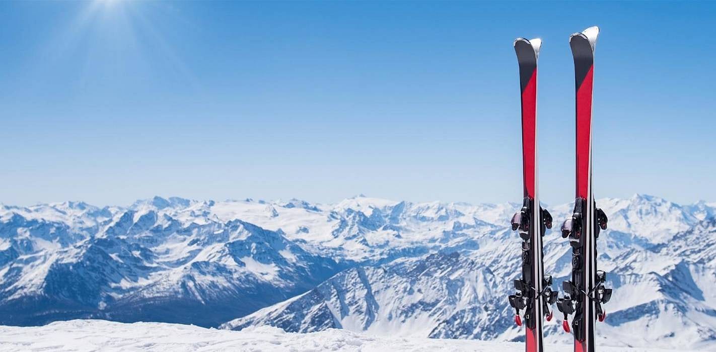 ski devant la montagne