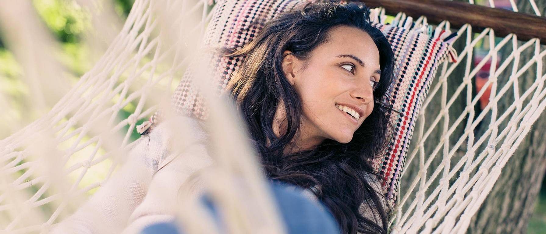 femme dans un hamac