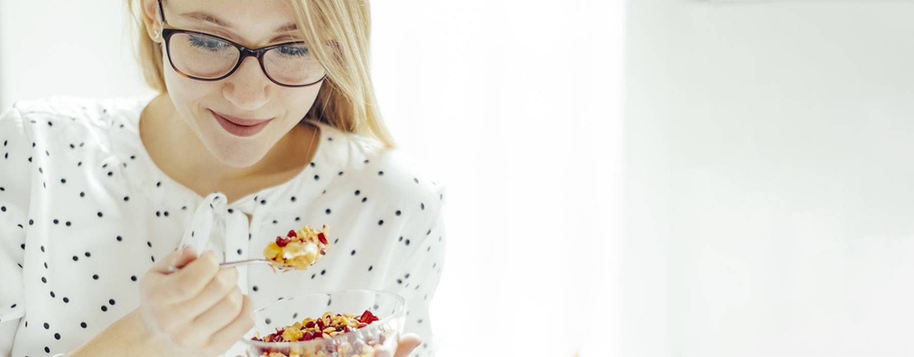 femme qui mange