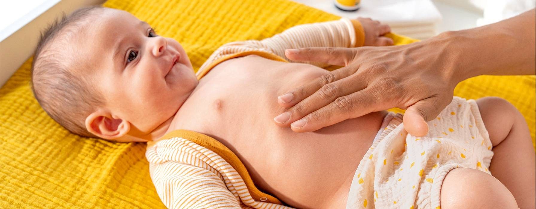 Des soins du nombril appropriés chez les nouveau-nés