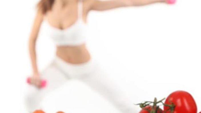 femme sportive et fruits et légumes