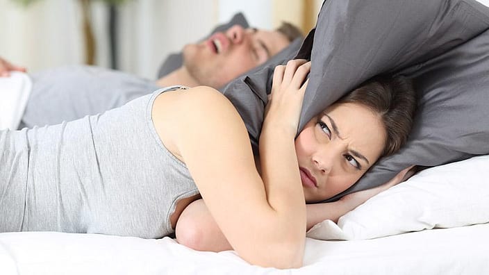 femme qui n'arrive pas à s'endormir