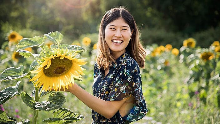 femme avec tournesol
