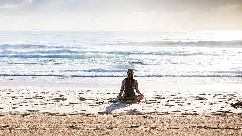 yoga devant la mer