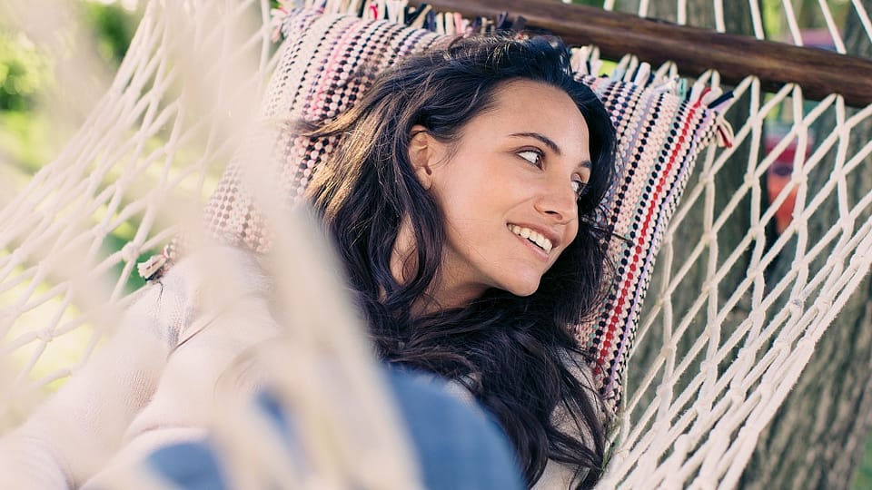 femme dans un hamac