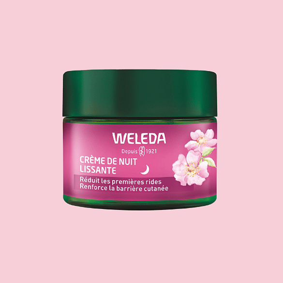 Creme de nuit lissante sur fond rose