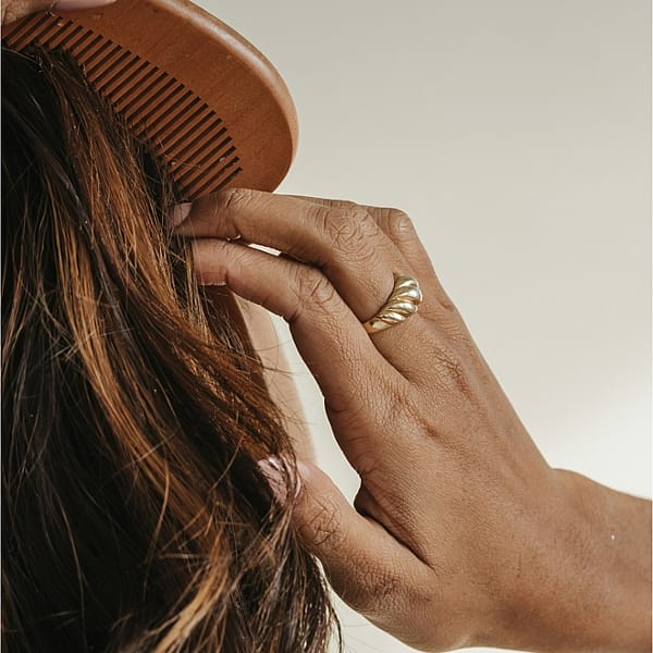 Huile capillaire nourrissante - Weleda 9