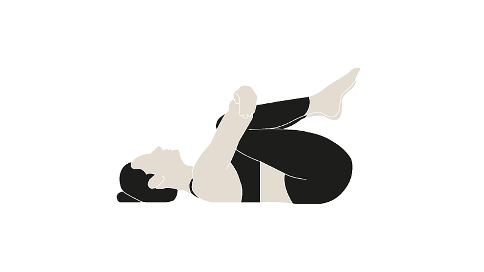La posture des genoux à la poitrine